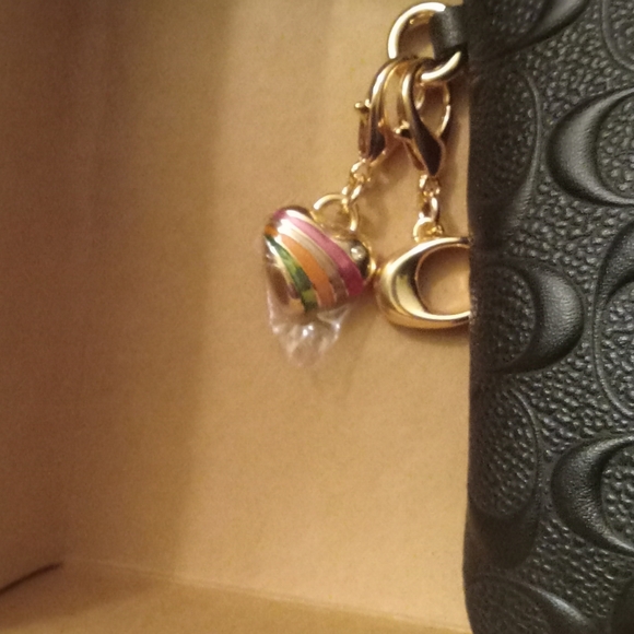 Coach Black Embossed Signature C Leather Wristlet 2 Charms NWT - Picture 5 of 9